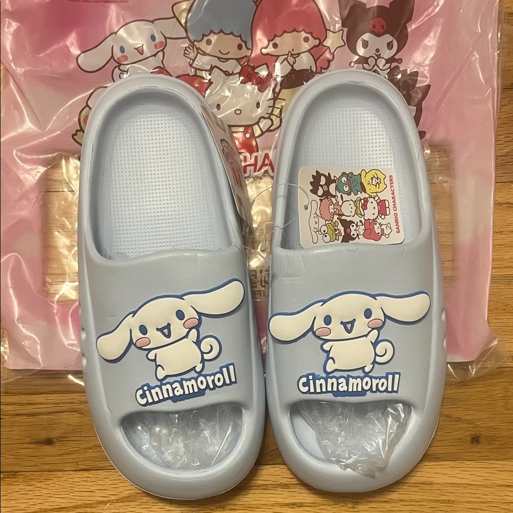 NWT Sanrio Cinnamoroll Kids Light Blue Foam Slides Size 4/5 youth